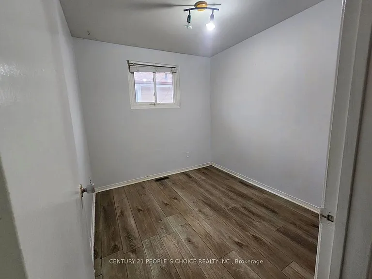 17 Seaborn Rd — Photo 2