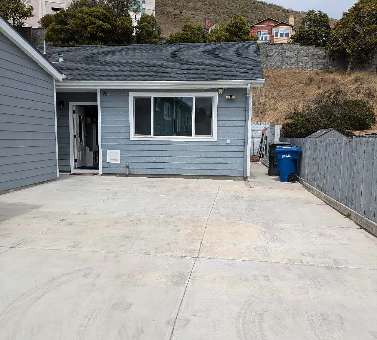 2 bed, 2.5 bath, 900 sqft, $4,200 — Photo 1