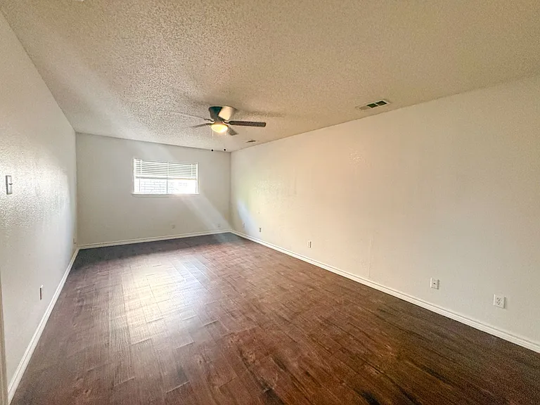 612-614 Towne House Ln — Photo 25