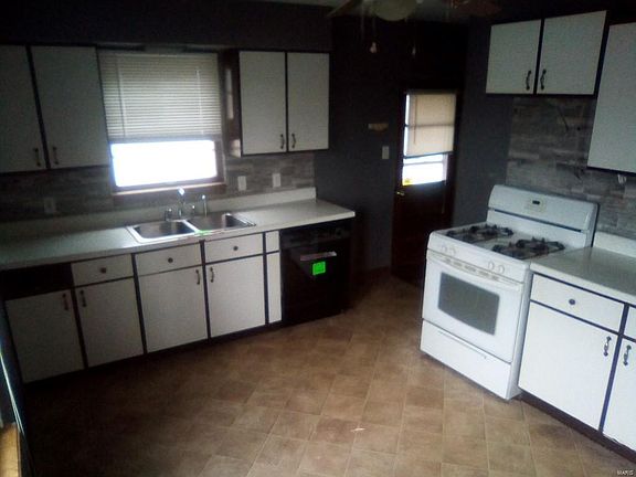 5th image of 2900 Warren Ave