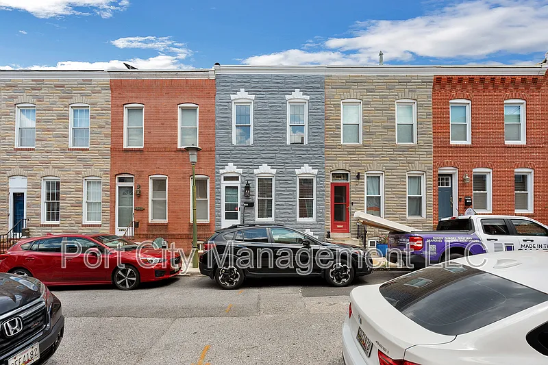 3 bed, 1.5 bath, 1250 sqft, $2,349 — Photo 3