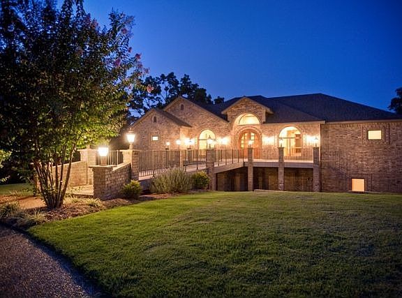 2nd image of 8195 Ironwood Ct
