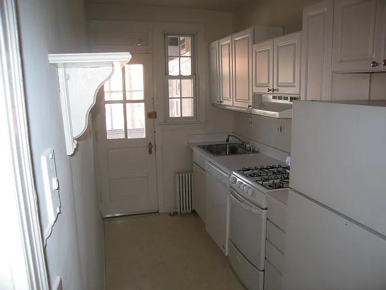 3931 W St NW #1 — Photo 21