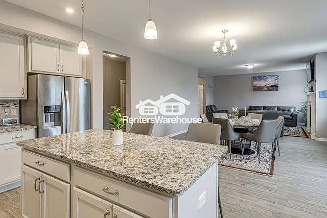 923 112th Ln NE — Photo 6
