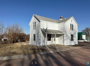 201 S High St, Menno, SD 57045