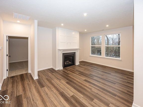 5th image of 3923 Holly Brook Dr