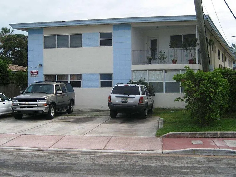 2121 Biarritz Dr — Photo 15