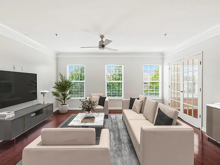 15360 Kensington Park Dr — Photo 3
