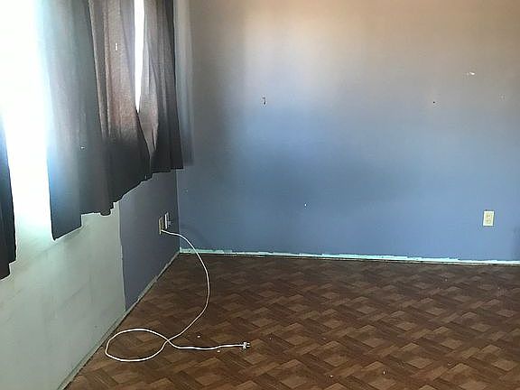 5th image of 15242 Newcastle Ln