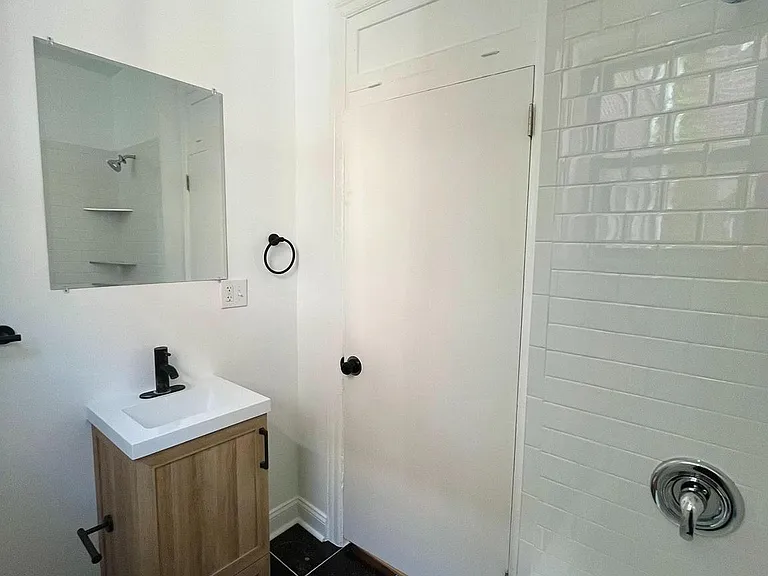 4413 Walnut St #2R — Photo 11
