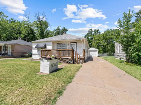 932 Merrill St, Salina, KS 67401