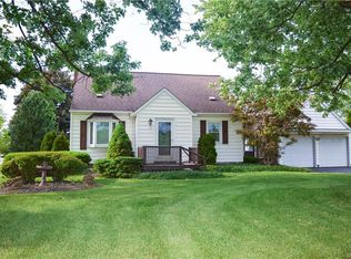 5847 Robinson Rd, Lockport, NY 14094