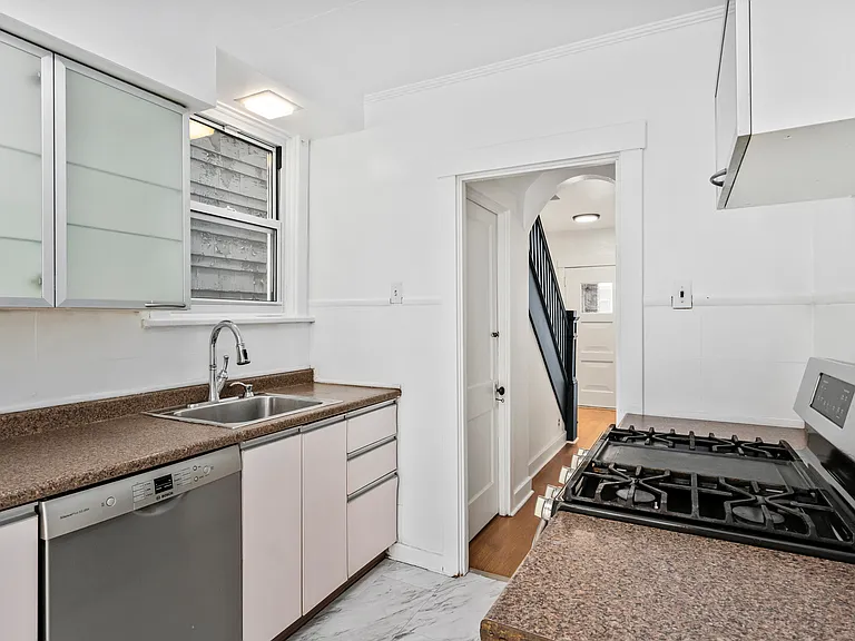 34 Estella Ave — Photo 11