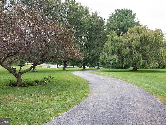 4th image of 1890 Lakeland Dr