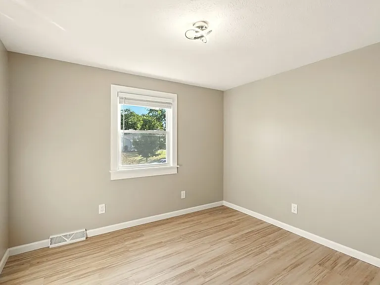 2380 Croydon Rd — Photo 24