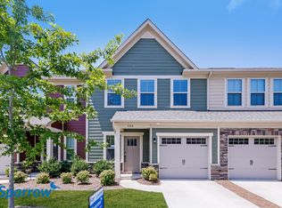 306 Pond Place Ln, Matthews, NC 28104