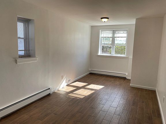 4th image of 2110 163rd St #1