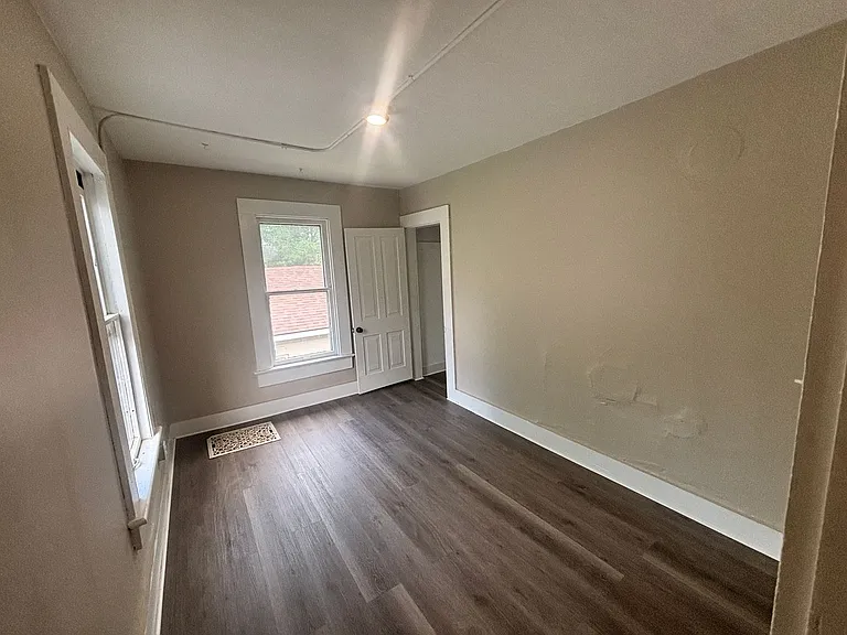 829 Division St — Photo 13