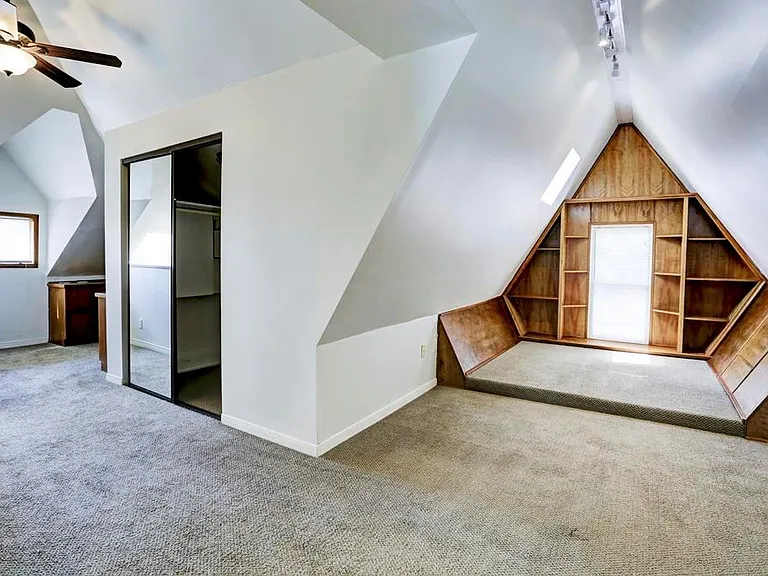2127 Bartlett St — Photo 8