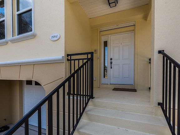 4th image of 2202 Windjammer Ln
