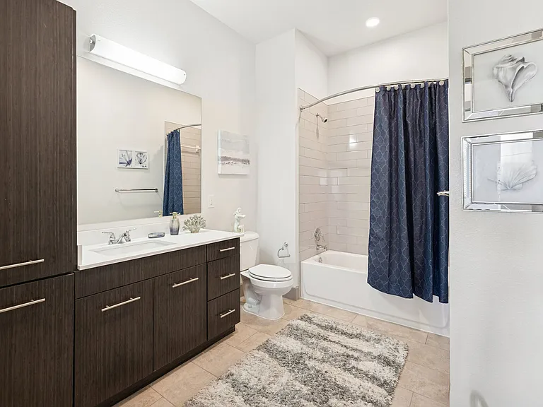 Large Bathrooms with linen closets and garden tub