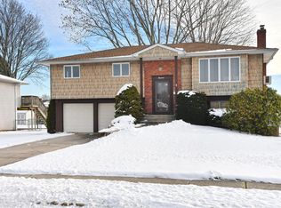 18 Heather Cres, Commack, NY 11725