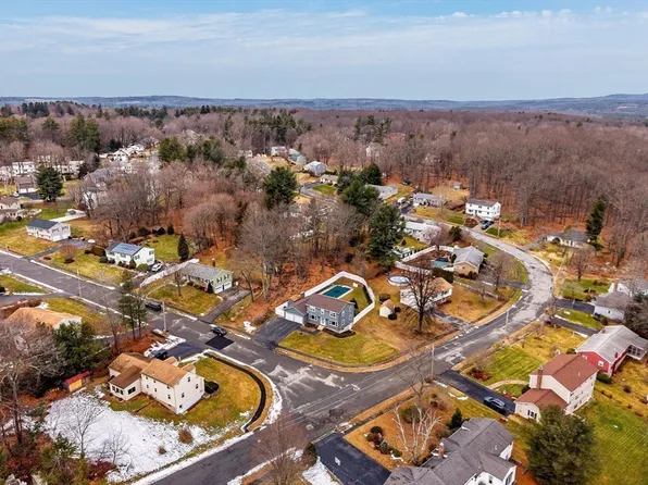 136 Winthrop Ln, Holden, MA 01520