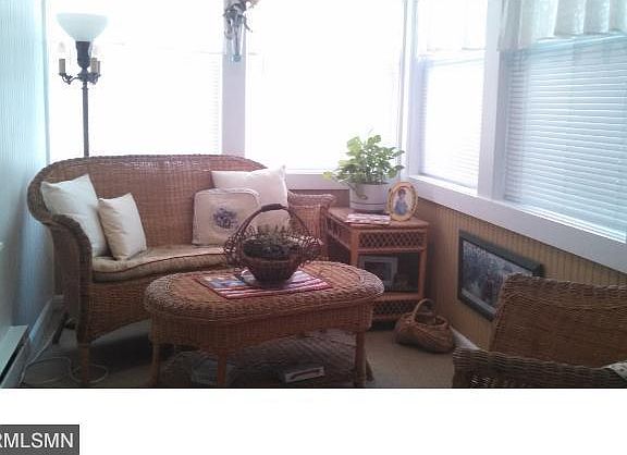 4th image of 684 40th Ave NE