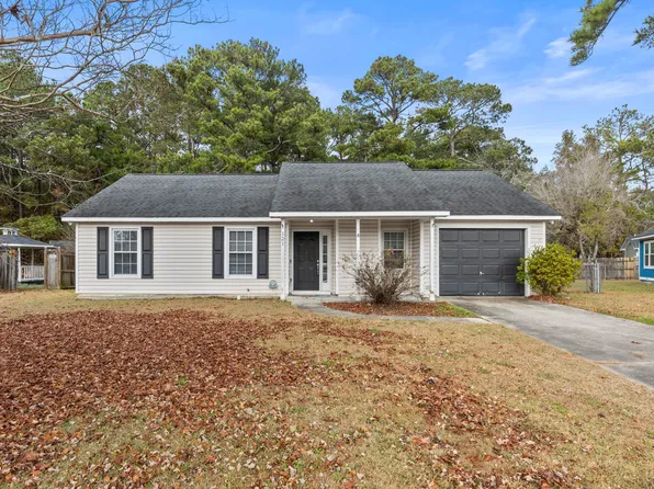 121 Hunting Green Dr, Jacksonville, NC 28546
