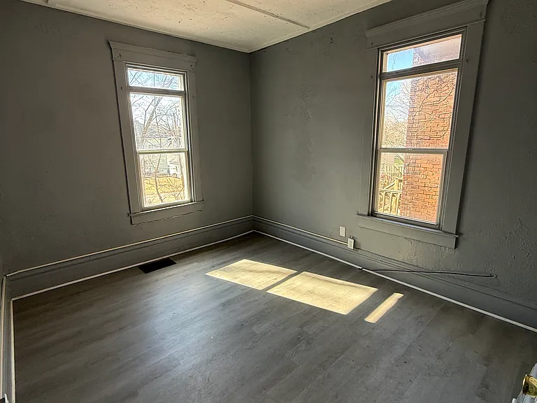310 E Arcadia Ave — Photo 5