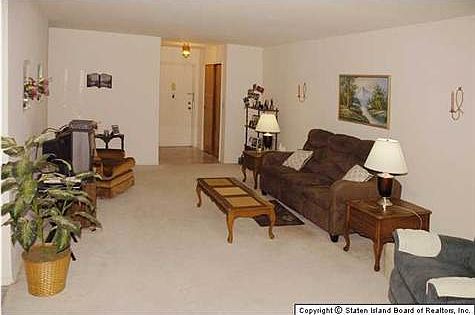 2nd image of 90 Richmond Hill Rd APT 5E