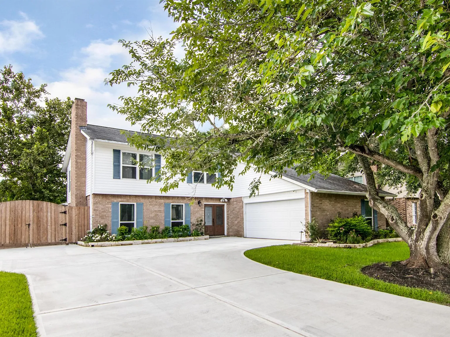 4 bed, 2.5 bath, 2114 sqft, $2,450 — Photo 1