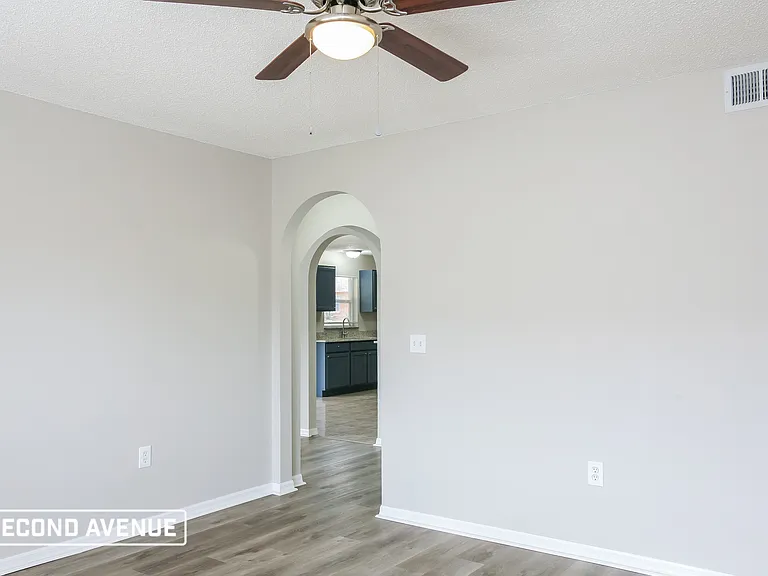 12042 Villa Rd — Photo 5