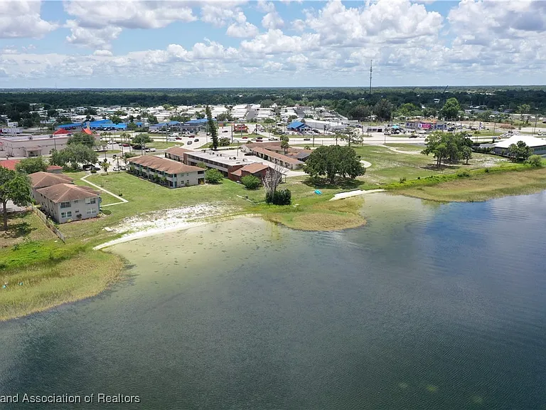 1015 Lakeview Dr — Photo 15