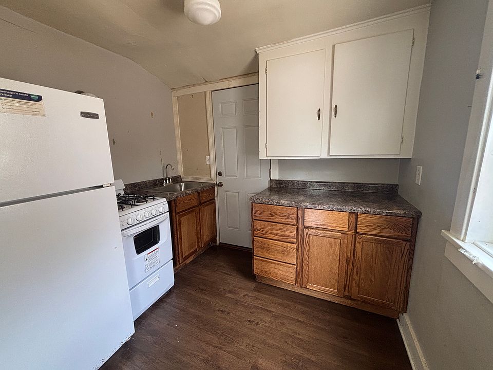 1st image of 616 E Hurlbut Ave #2
