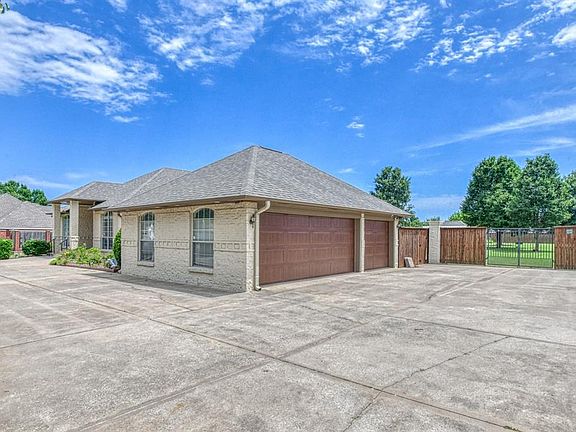 3rd image of 1508 SW 35th St