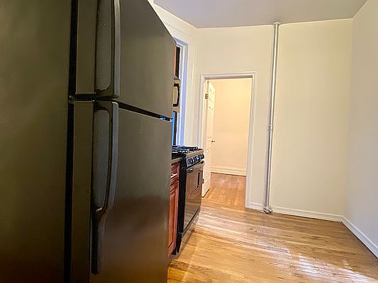 5th image of 215 E 4th St #10A