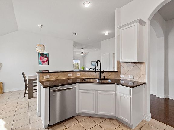 4th image of 482 Travertine Trl