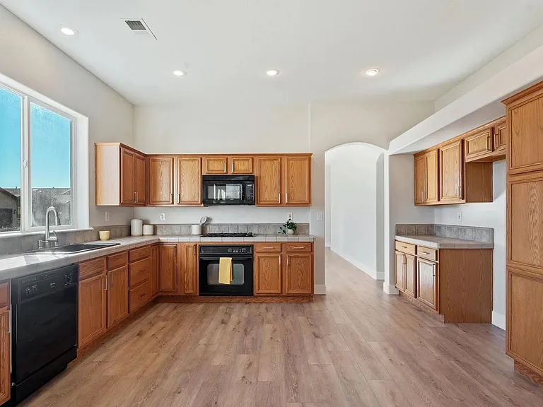 1058 Chip Ct — Photo 4