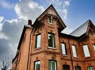 34 River St, Toronto, ON M5A3N9