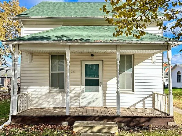 305 3rd St, West Point, IA 52656