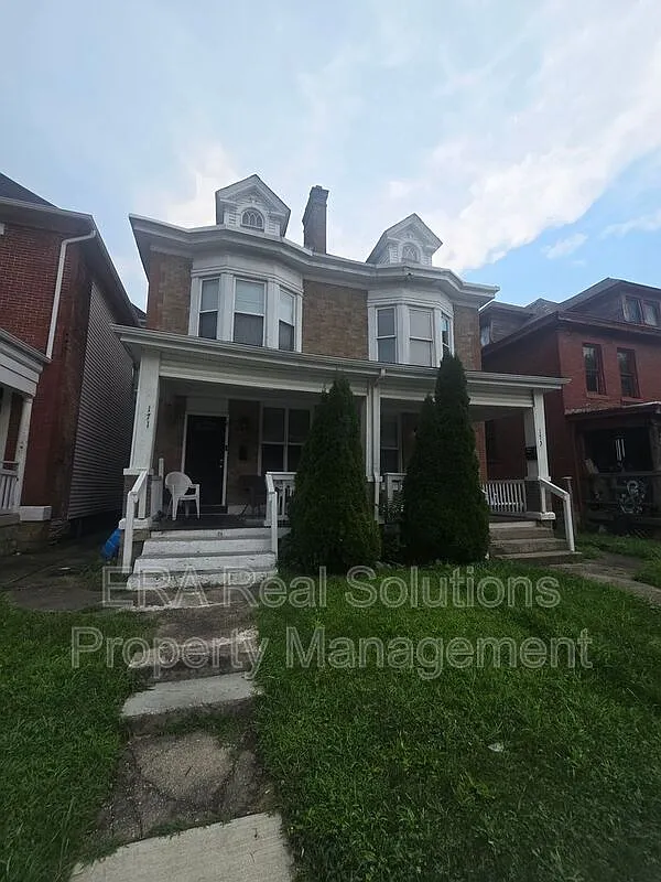 4 bed, 2.0 bath, 1830 sqft, $2,100 — Photo 2