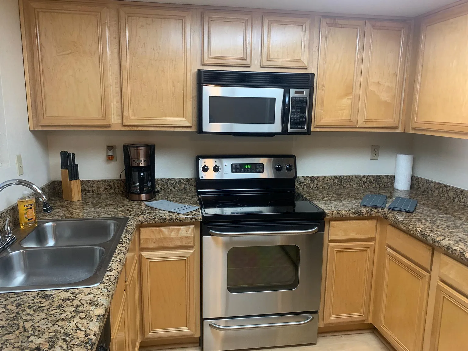 2 bed, 1.5 bath, 849 sqft, $2,100 — Photo 4