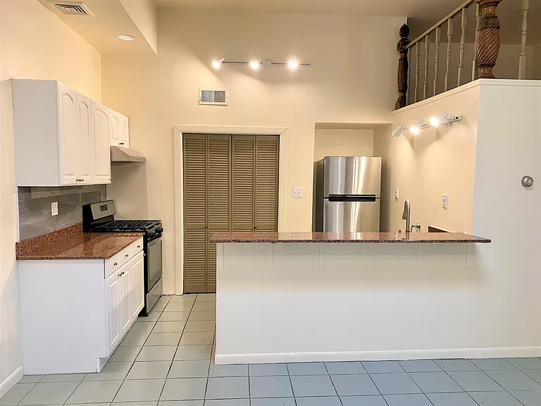 1841 W Chicago Ave #1R — Photo 5