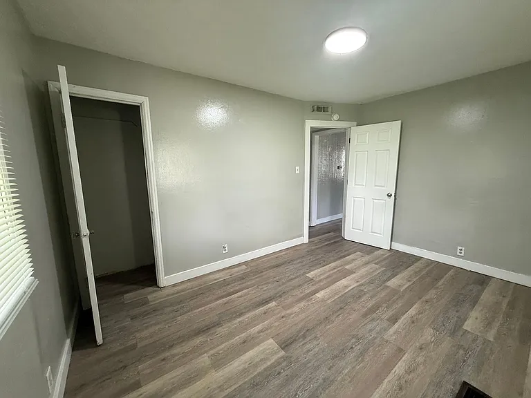 2204 S Vine St — Photo 5