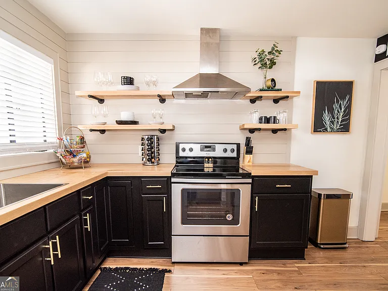 907 White St SW — Photo 13