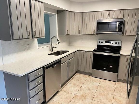 3rd image of 7 Woodside Dr