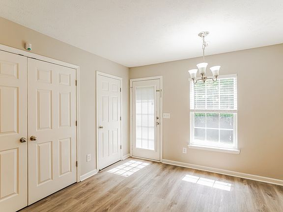 5th image of 913 Birchmill Point S