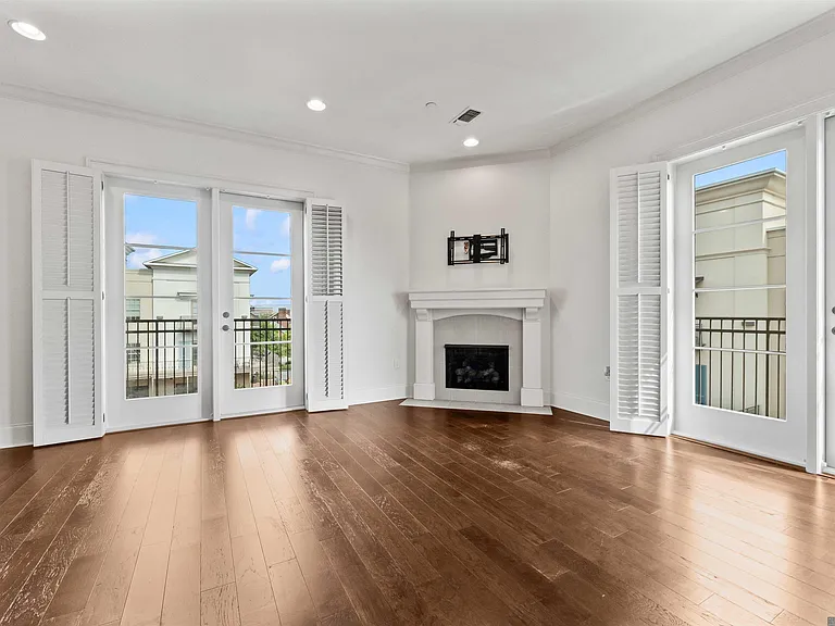 8201 Village Plaza Ct — Photo 6