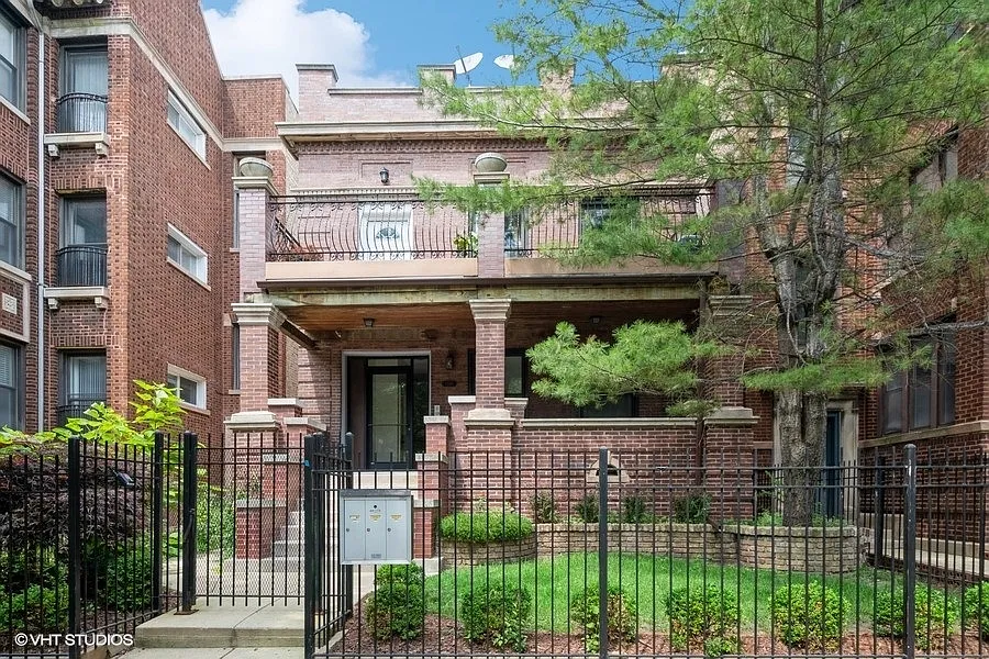 3 bed, 1400 sqft, $2,950 — Photo 1